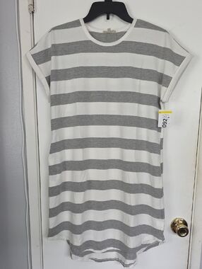 Hayden Girls Gray & White Crewneck Tee